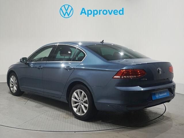 Usado VW Passat R-line 150 CV (110 kW) 2018 Azul Berlina