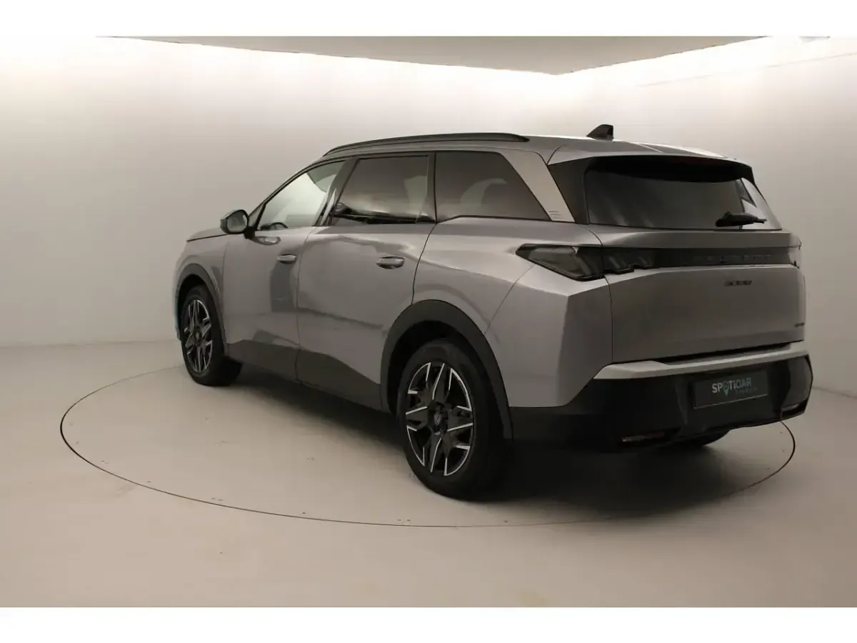 Usado Peugeot 5008 Allure 145 CV (106 kW) 2025 Gris SUV
