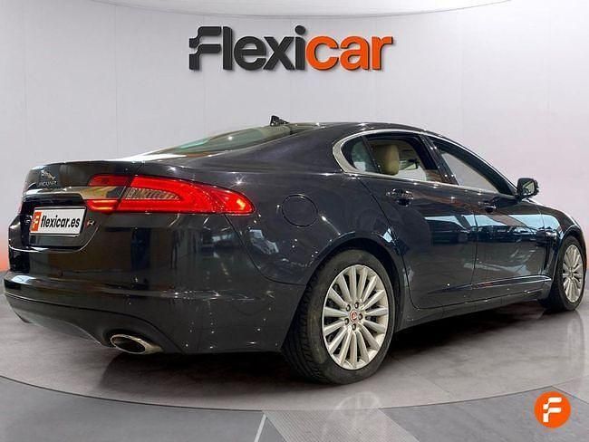 Usado Jaguar XF R-Sport 200 CV (147 kW) 2015 Negro Berlina