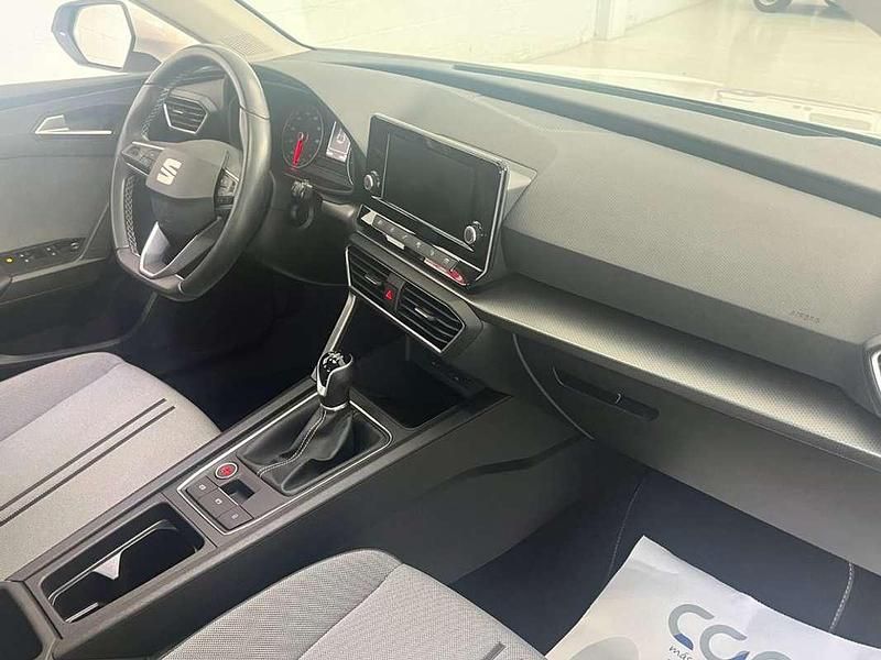 Usado Seat Leon Style 131 CV (96 kW) 2021 Blanco Utilitario