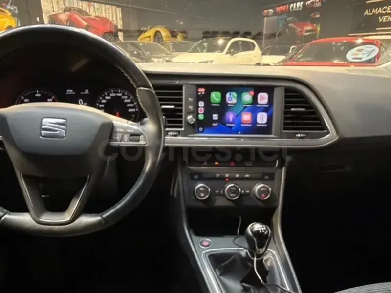 Usado Seat Leon Style 115 CV (84 kW) 2020 Gris / plata Berlina