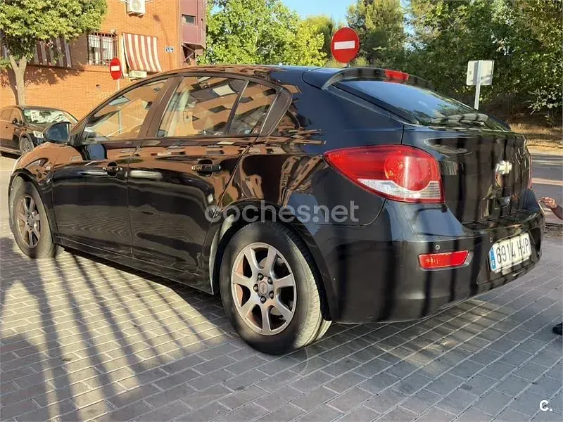 Usado Chevrolet Cruze LT 163 CV (119 kW) 2012 Negro Berlina