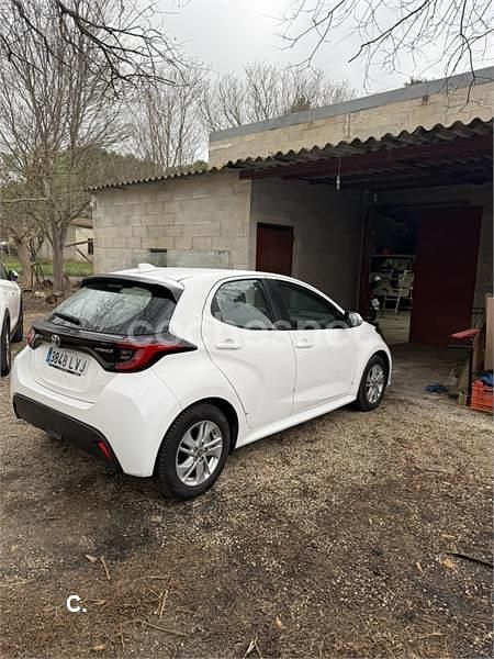 Usado Toyota Yaris Hybrid Plus 116 CV (85 kW) 2021 Blanco Berlina