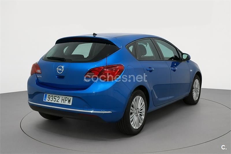 Usado Opel Astra Selective 110 CV (80 kW) 2013 Azul Berlina