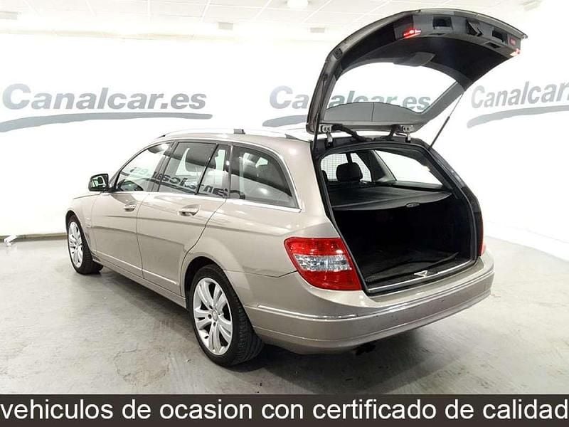 Usado Mercedes C200 Avantgarde 136 CV (100 kW) 2008 Plateado Familiar