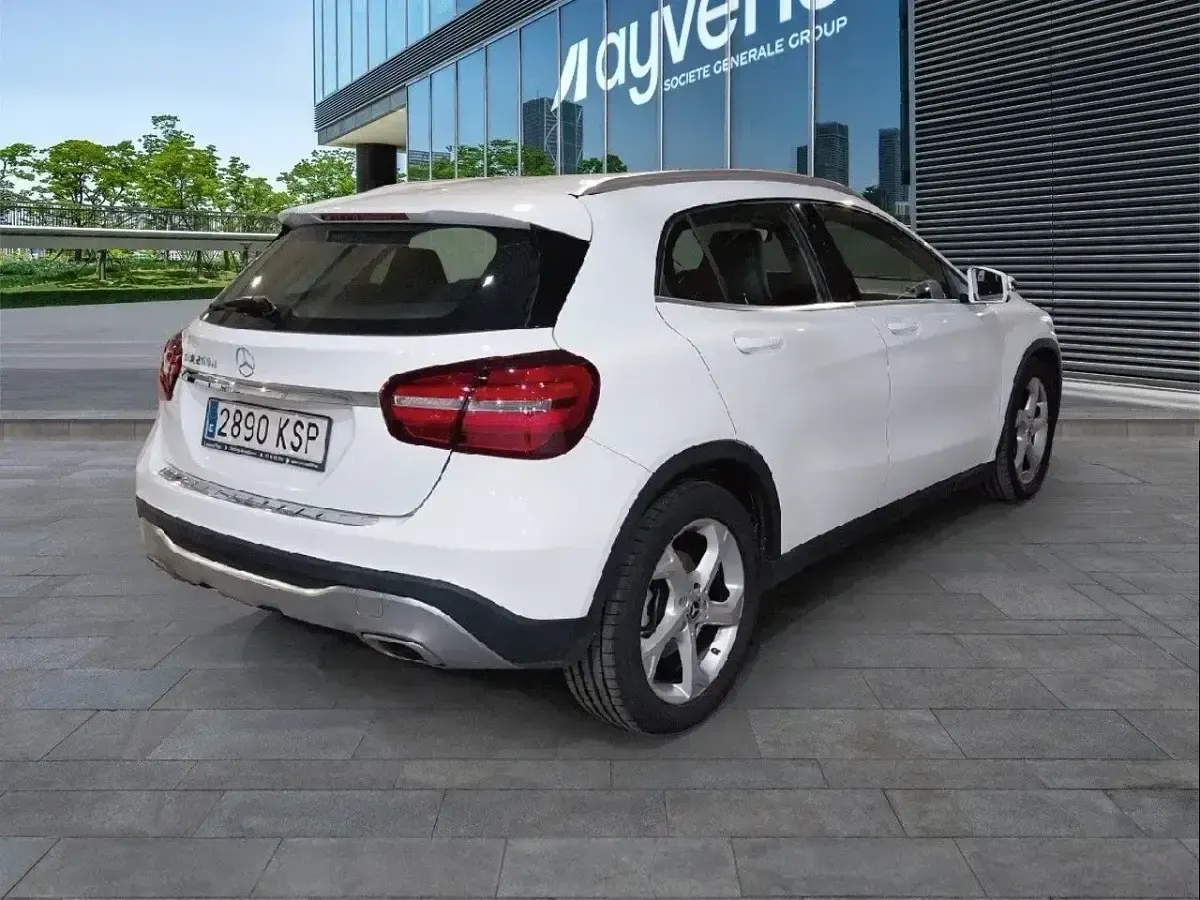 Usado Mercedes GLA200 136 CV (100 kW) 2018 Blanco SUV