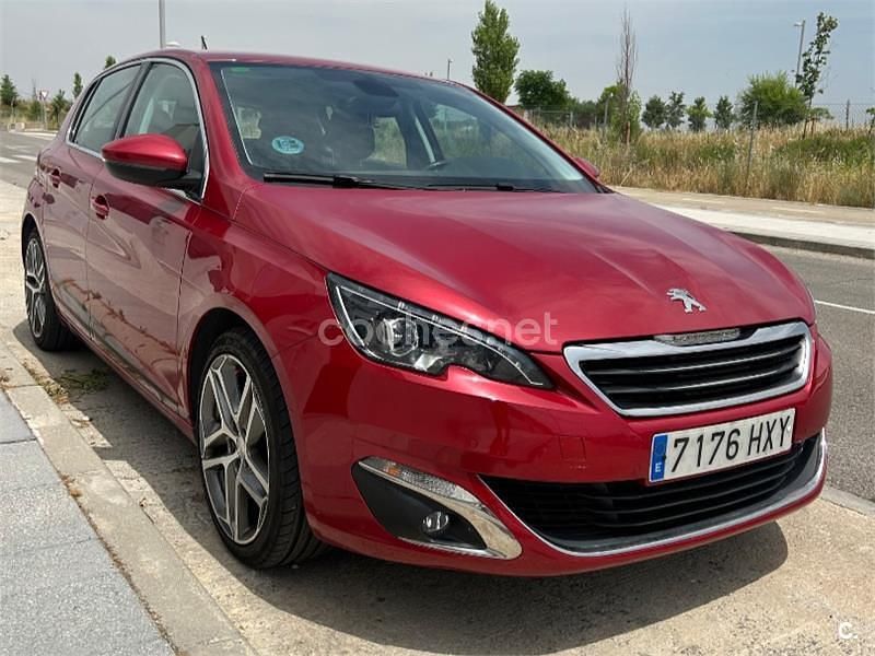 Usado Peugeot 308 Allure 130 CV (95 kW) 2014 Granate Berlina
