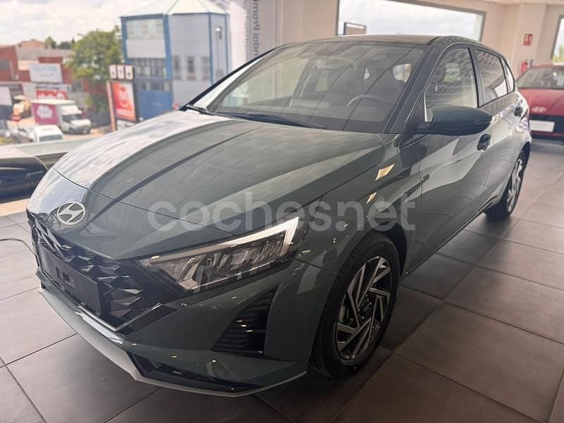 Verde Usado 2024 Hyundai i20 Berlina | 16.600 € (Precio justo) - Imagen 1/4