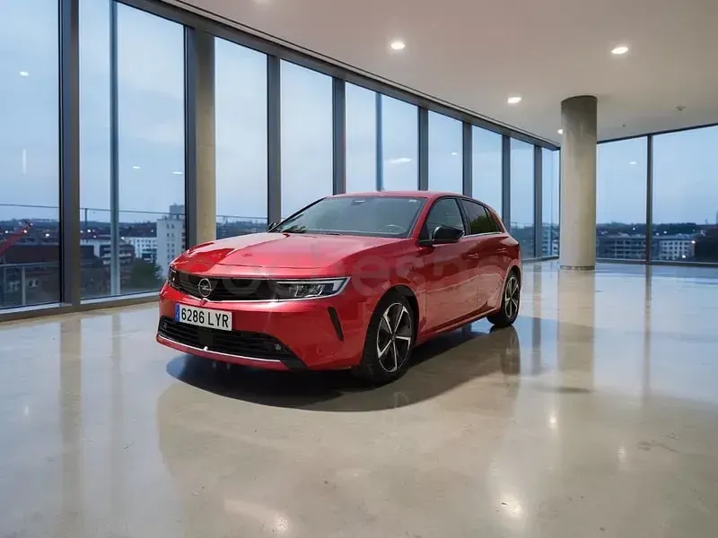 Usado Opel Astra Elegance 130 CV (95 kW) 2022 Granate Utilitario