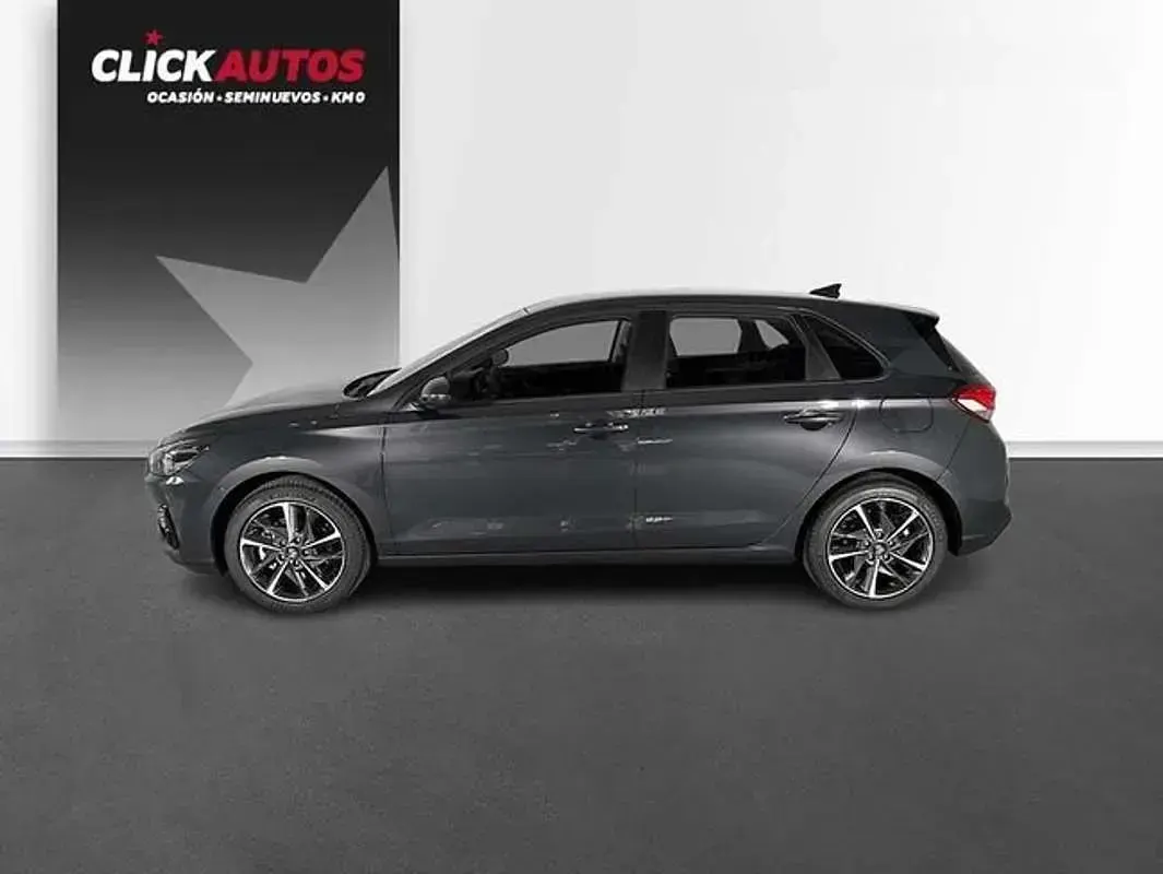 Usado Hyundai i30 110 CV (80 kW) 2024 Negro Utilitario