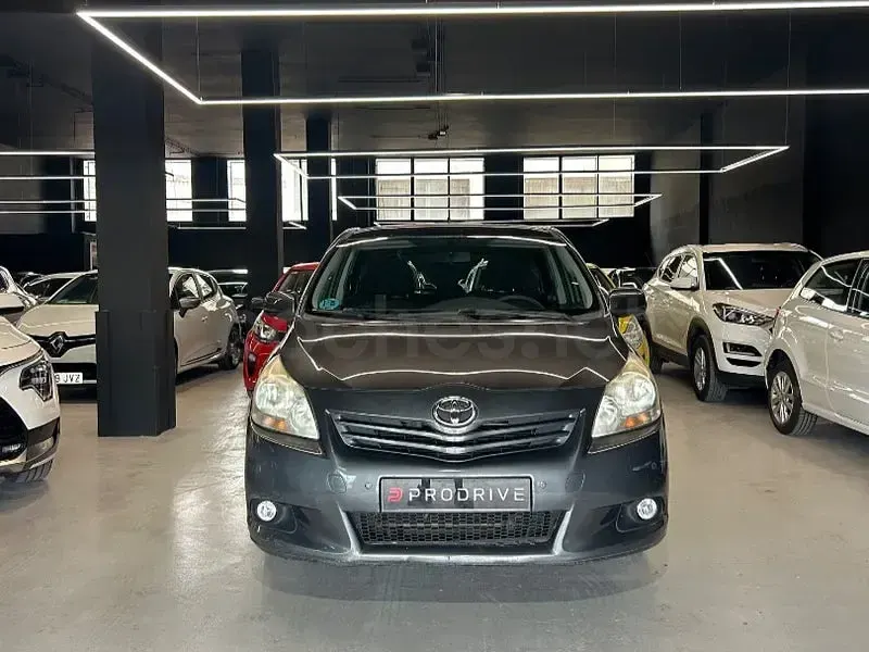 Usado Toyota Verso Active 132 CV (97 kW) 2011 Gris / plata Monovolumen