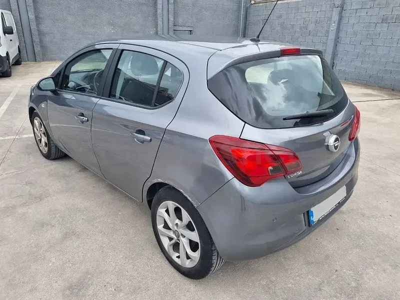 Usado Opel Corsa Selective 90 CV (66 kW) 2018 Gris / plata Utilitario