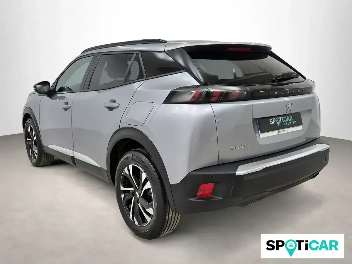 Usado Peugeot 2008 Allure 101 CV (74 kW) 2023 Gris SUV