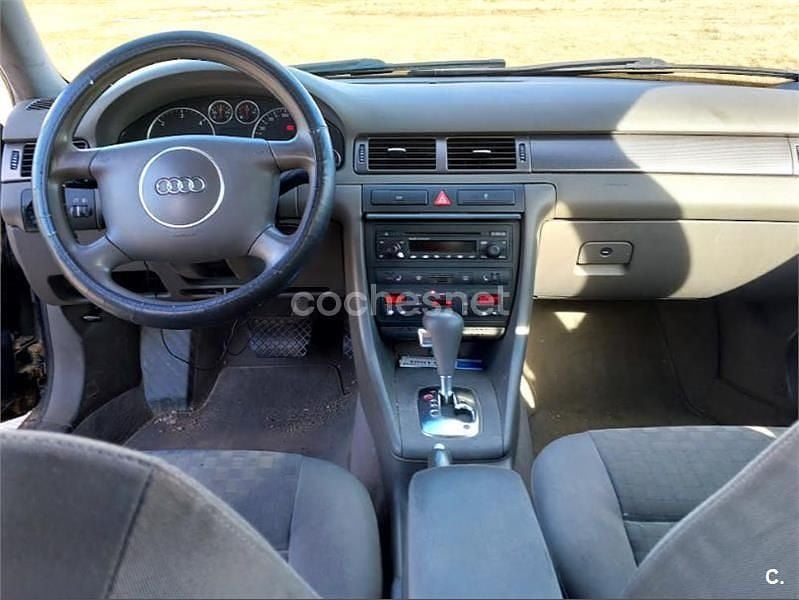 Usado Audi A6 150 CV (110 kW) 2002 Azul Familiar