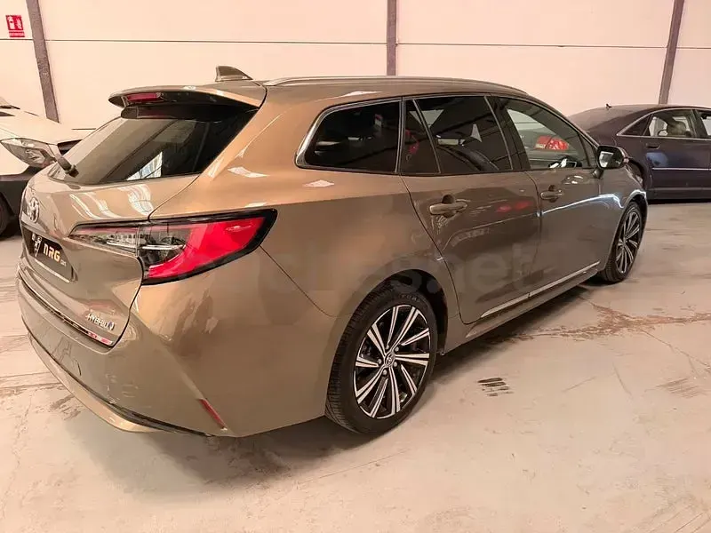 Usado Toyota Corolla Sport 196 CV (144 kW) 2023 Marrón Familiar
