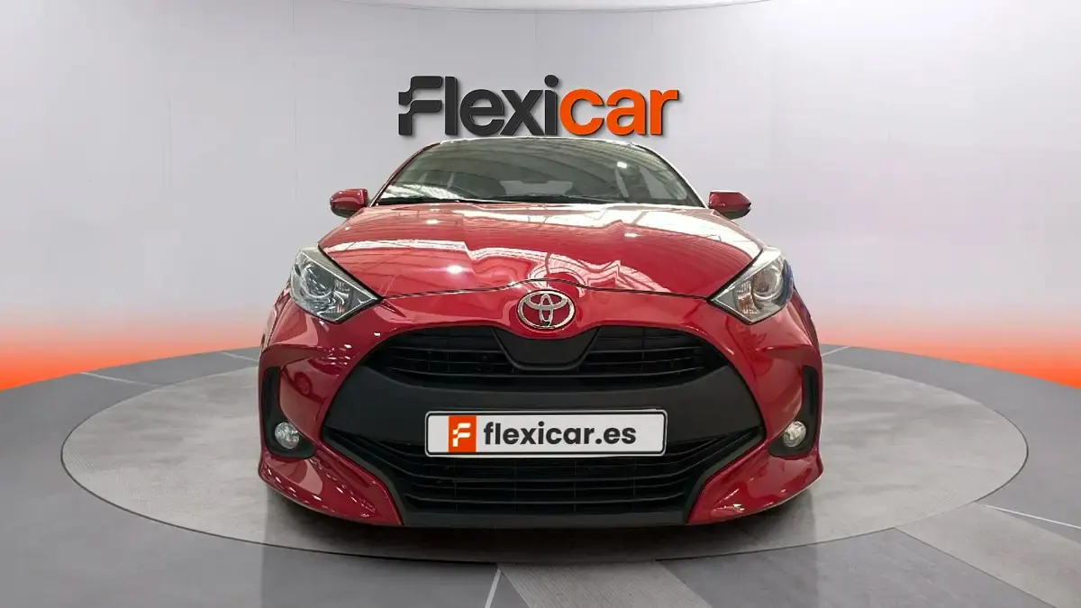 Usado Toyota Yaris Hybrid Active 116 CV (85 kW) 2025 Rojo Berlina
