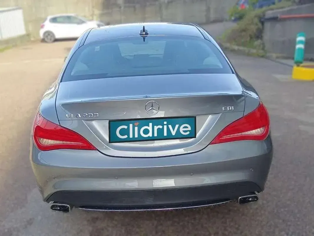 Usado Mercedes CLA200 136 CV (100 kW) 2015 Gris Coupe
