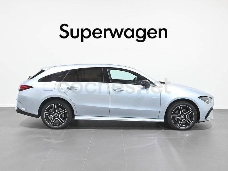 Usado Mercedes CLA250e Shooting Brake 218 CV (160 kW) 2024 Gris / plata Familiar