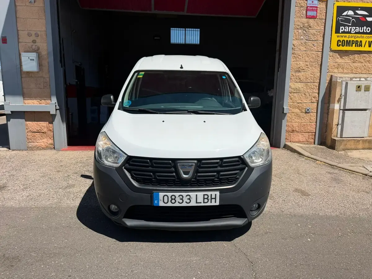 Usado Dacia Dokker Essentiel 98 CV (72 kW) 2019 Blanco Monovolumen