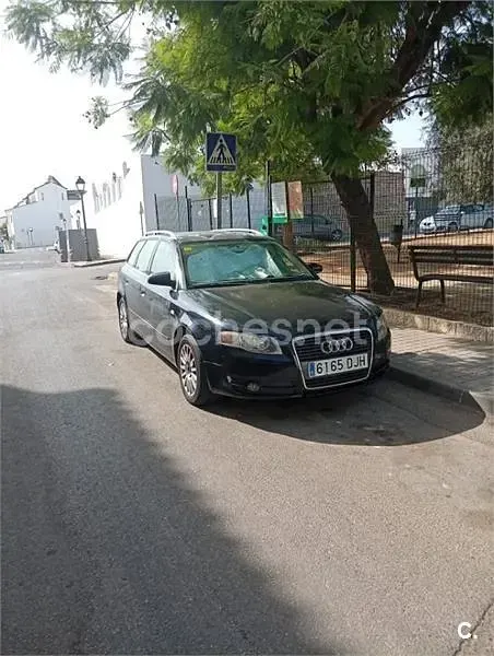 Usado Audi A4 140 CV (102 kW) 2005 Azul Familiar