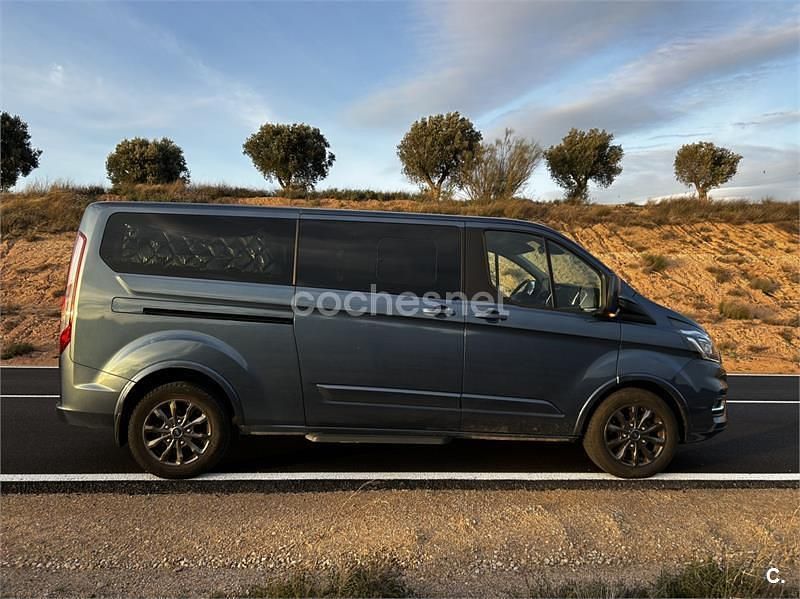 Usado Ford Tourneo Titanium 130 CV (95 kW) 2022 Azul Monovolumen