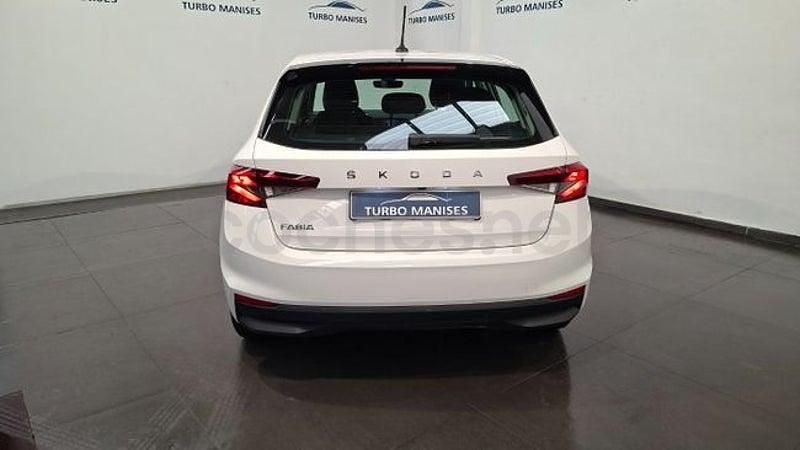Usado Skoda Fabia 80 CV (58 kW) 2022 Blanco Utilitario