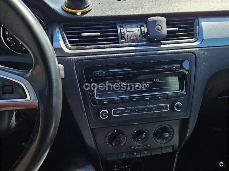 Usado Skoda Rapid Active 105 CV (77 kW) 2015 Negro Utilitario