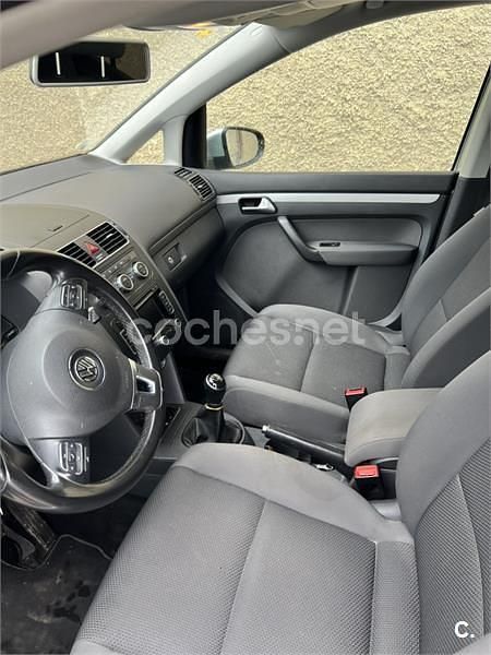 Usado VW Touran Edition 105 CV (77 kW) 2013 Gris / plata Monovolumen