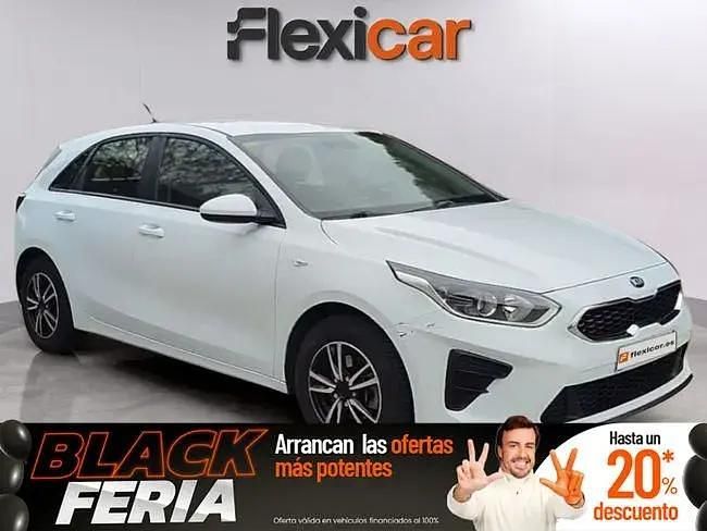 Begagnad Kia Ceed Plus 100 HK (73 kW) 2018 Vit Halvkombi