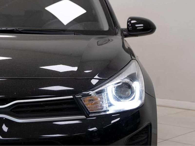 Usado Kia Rio 84 CV (61 kW) 2022 Negro Utilitario