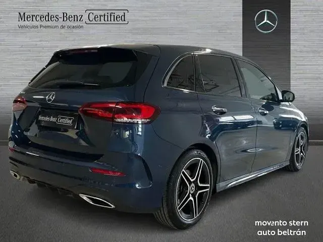 Usado Mercedes B200 AMG line 150 CV (110 kW) 2022 Azul Utilitario