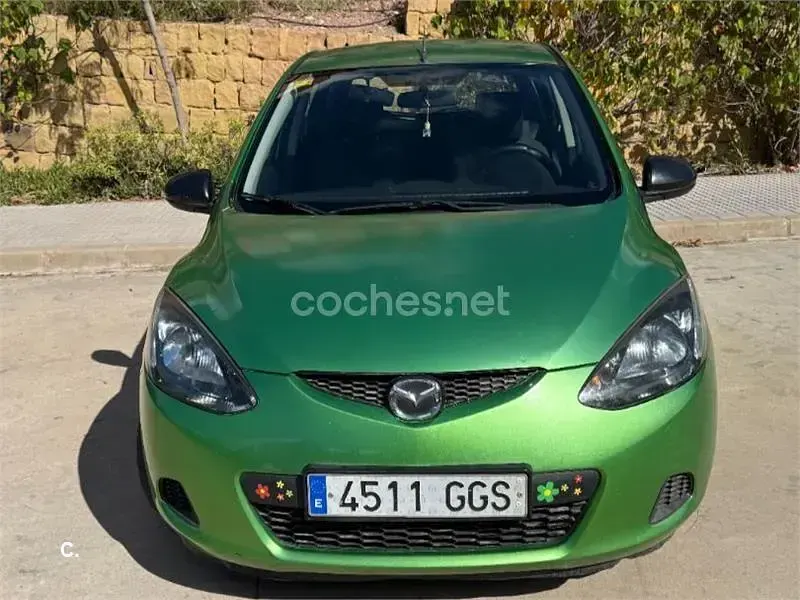 Usado Mazda 2 Active 68 CV (50 kW) 2008 Verde Utilitario