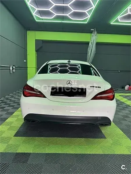Usado Mercedes CLA180 122 CV (89 kW) 2016 Blanco Coupe