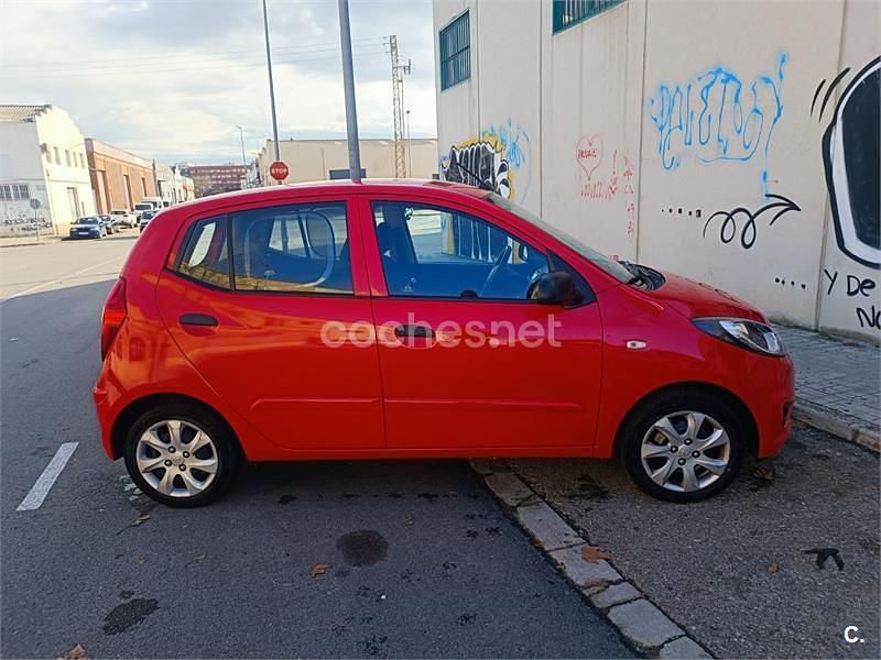 Rojo Usado 2013 Hyundai i10 Classic Utilitario | 5500 € (Precio justo) - Imagen 1/4
