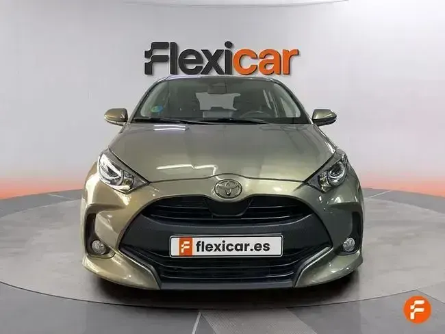 Usado Toyota Yaris Active 116 CV (85 kW) 2025 Gris Utilitario