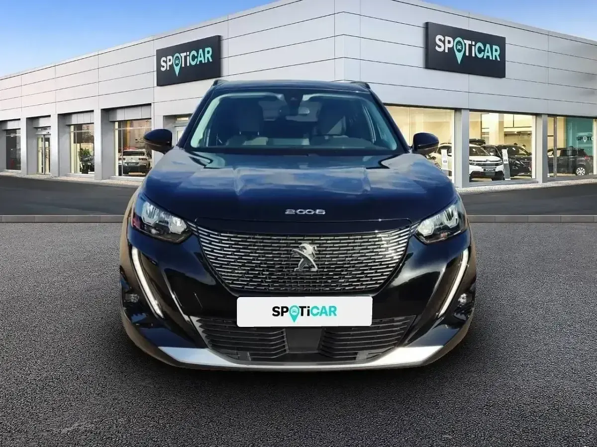 Usado Peugeot 2008 Allure 130 CV (95 kW) 2021 Negro SUV