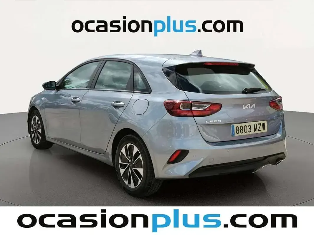 Usado Kia Ceed 101 CV (74 kW) 2025 Gris Utilitario