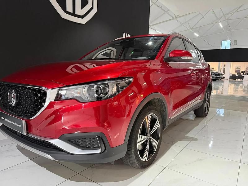 Käytetty MG ZS Comfort 105 kW (143 HP) 2021 Punainen Katumaasturi