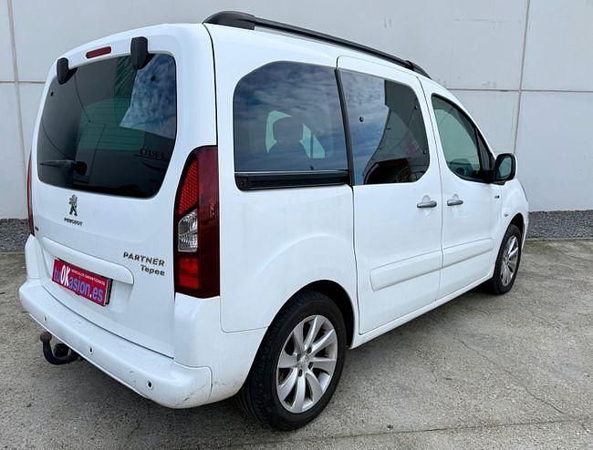 Usado Peugeot Partner Style 120 CV (88 kW) 2016 Blanco Monovolumen