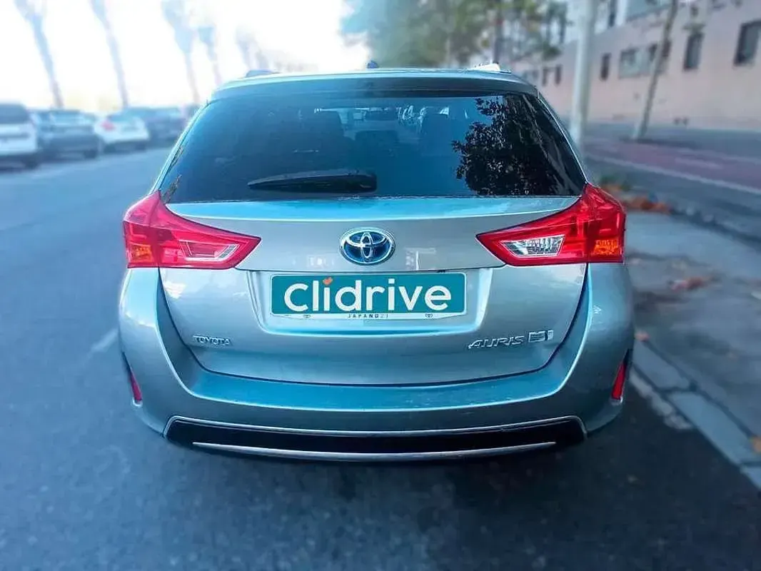 Usado Toyota Auris Touring Sports Advance 136 CV (100 kW) 2014 Gris Familiar
