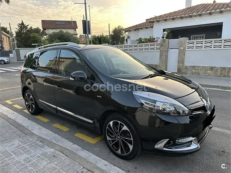 Usado Renault Grand Scénic Bose Edition 130 CV (95 kW) 2015 Negro Monovolumen