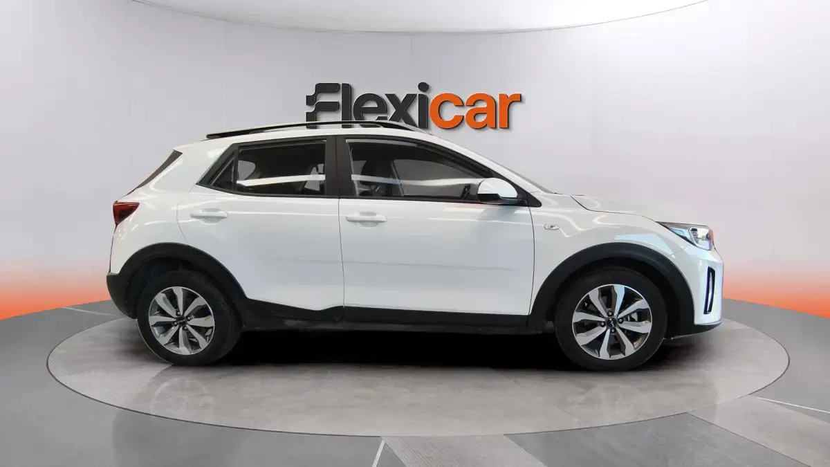Usado Kia Stonic 84 CV (61 kW) 2022 Blanco SUV