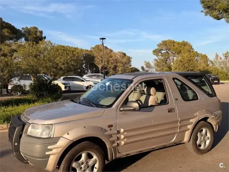 Usado Land Rover Freelander 110 CV (80 kW) 2000 Gris / plata SUV