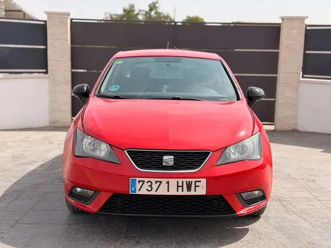 Usado Seat Ibiza I-Tech 86 CV (63 kW) 2014 Rojo Utilitario