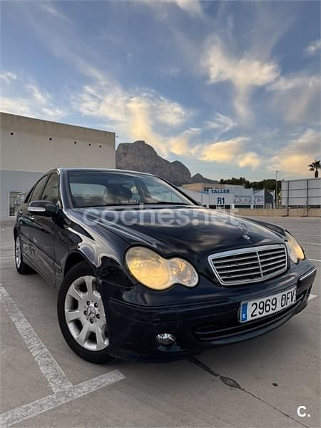 Usado Mercedes C180 Elegance 143 CV (105 kW) 2005 Azul Berlina