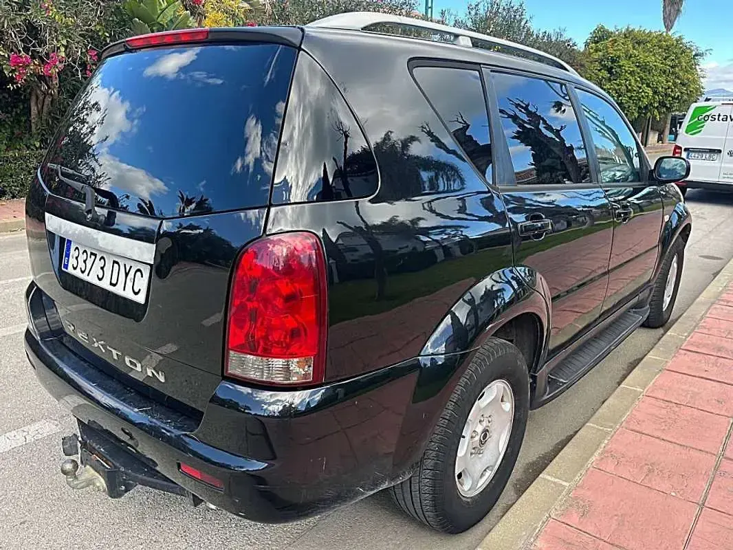 Usado SsangYong Rexton Limited 165 CV (121 kW) 2006 Negro SUV