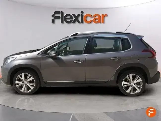 Usado Peugeot 2008 Allure 110 CV (80 kW) 2018 Marrón SUV