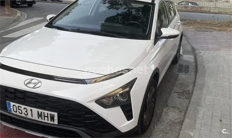 Usado Hyundai Bayon 100 CV (73 kW) 2023 Blanco SUV