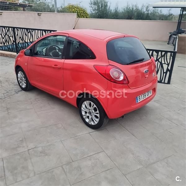 Usado Ford Ka Trend 69 CV (50 kW) 2009 Rojo Berlina