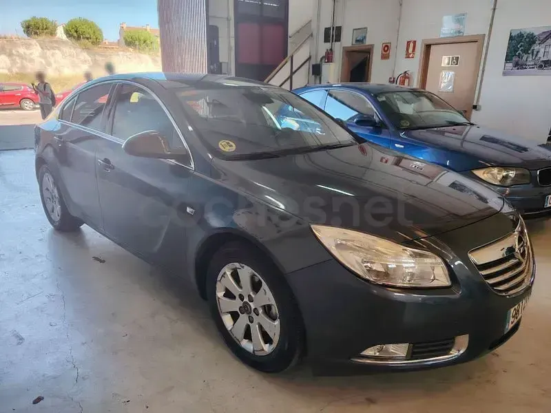 Usado Opel Insignia Edition 130 CV (95 kW) 2011 Gris / plata Berlina